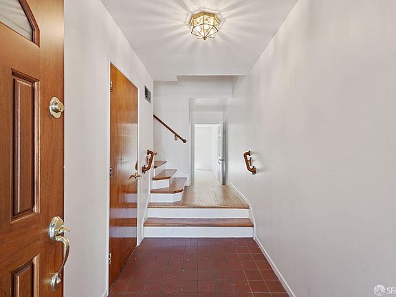 4th image of 229 Hanover St