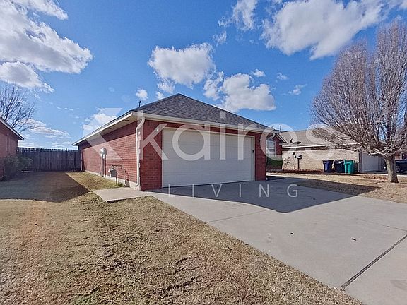 2nd image of 704 SW 161st St
