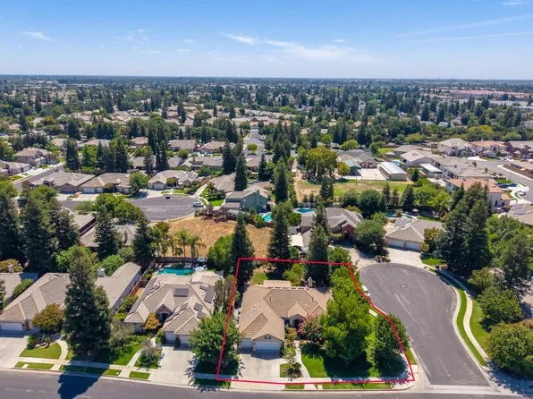524 W Muncie Ave, Clovis, CA 93619