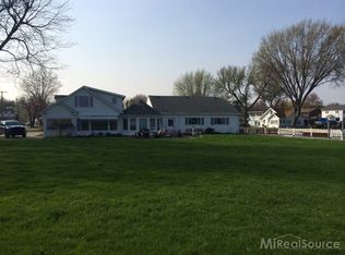 106 Interlochen Dr, Algonac, MI