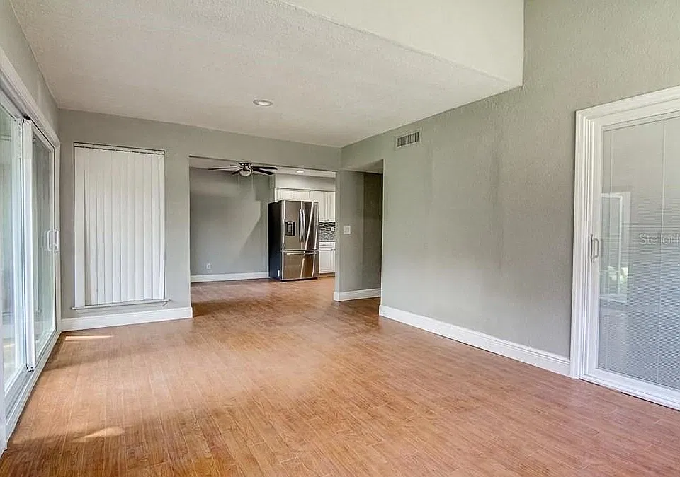 OPEN LIVING DINNING AND KITCHEN AREA