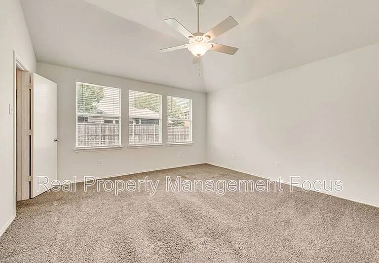 1004 Trickham Dr — Photo 17