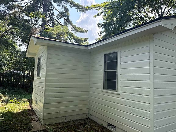 4th image of 1324 Todd Ave