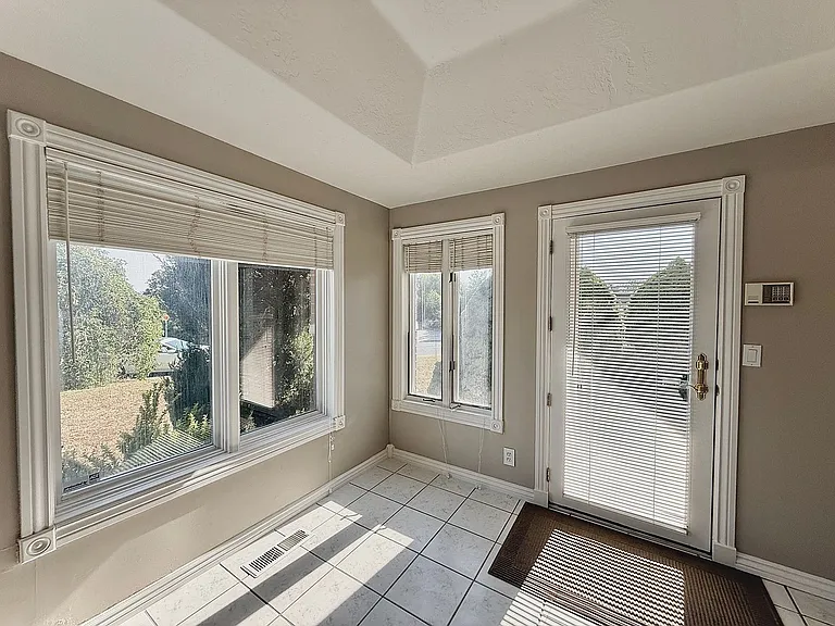 825 N Capitol Blvd — Photo 5