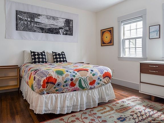 5th image of 159 Fayerweather St #1