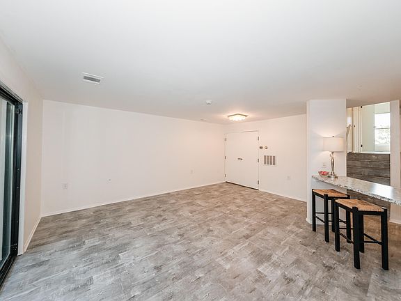 3rd image of 9046 N Park Plaza Ct