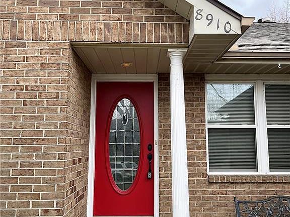 3rd image of 8910 Cadiz Ct