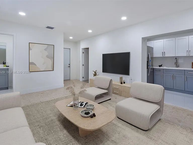 424 W 13th St — Photo 11