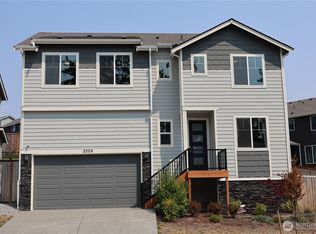 2209 SW Putnam Dr, Oak Harbor, WA 98277