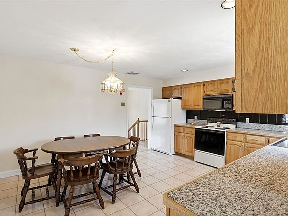 4th image of 6 Gavin Cir