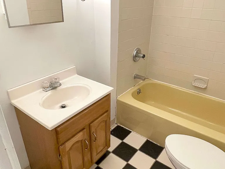 215 Lyon St — Photo 17