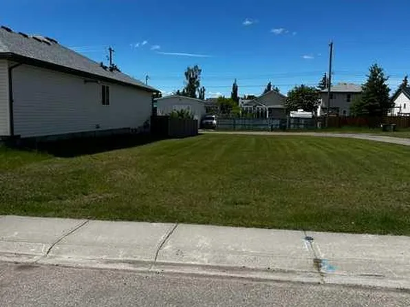 344 Parkview Est, Strathmore, AB T1P 1K8