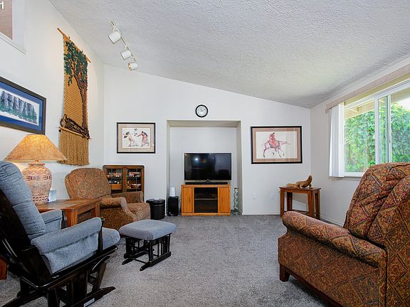 4th image of 2516 NE 90th St