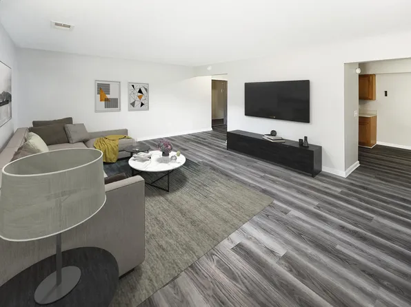 Five Points Courtyard Apartments, 2661 Tremainsville Rd, Toledo, OH 43613