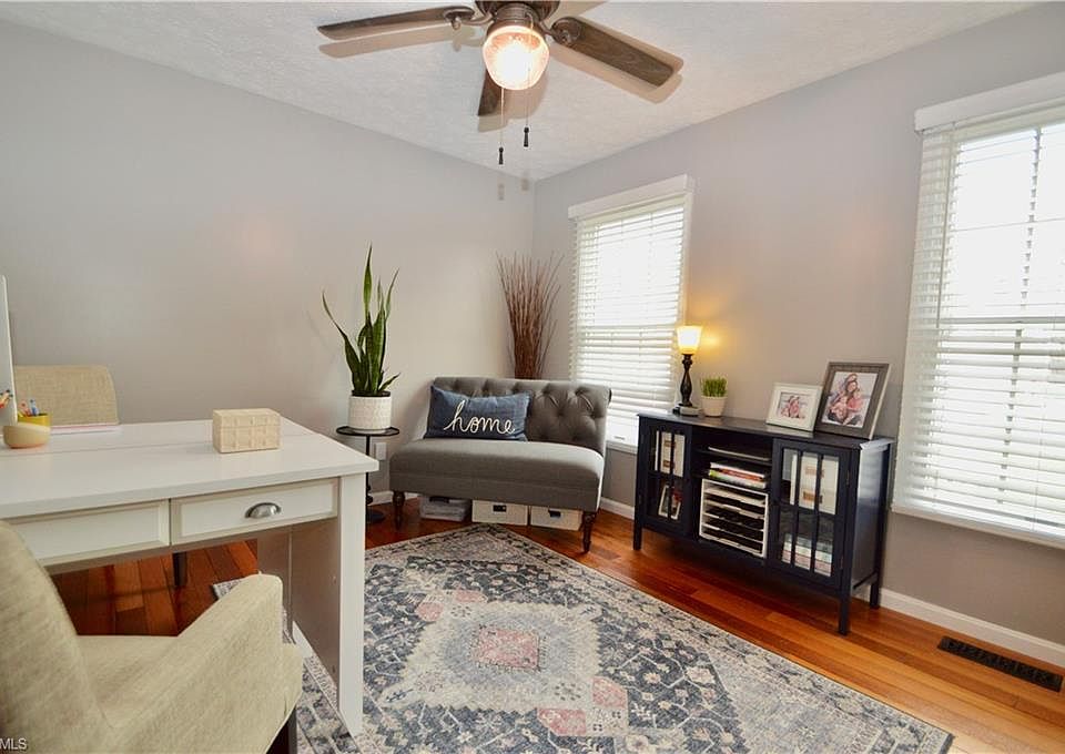 1st image of 32252 Pinehurst Dr