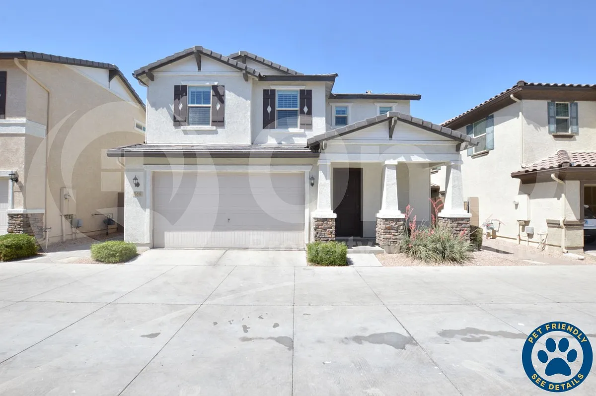 3 bed, 2.5 bath, 1923 sqft, $2,350 — Photo 1