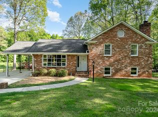 1148 Cedarwood Ln, Charlotte, NC 28212