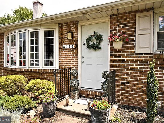 3rd image of 614 Englesville Rd