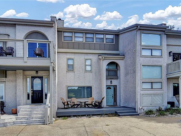 2nd image of 1526 Ocean Blvd