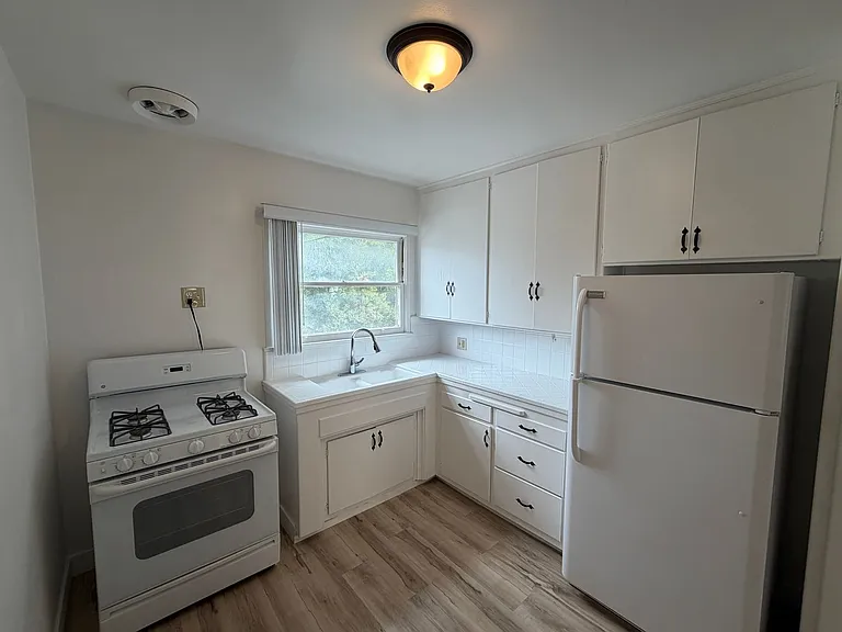 3050 E 2nd St — Photo 11