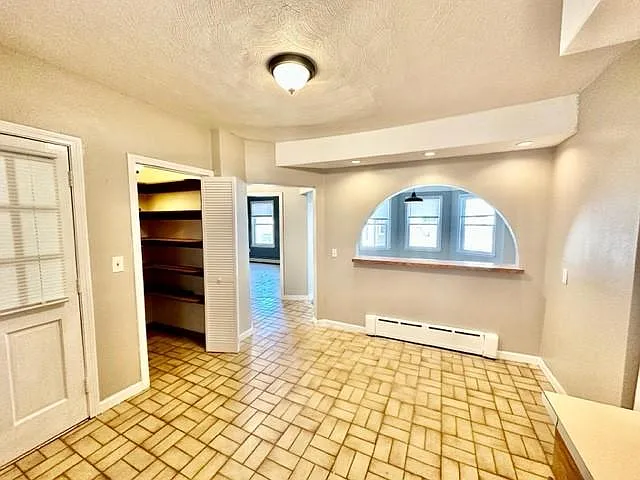 2 bed, 700 sqft, $2,400 — Photo 4