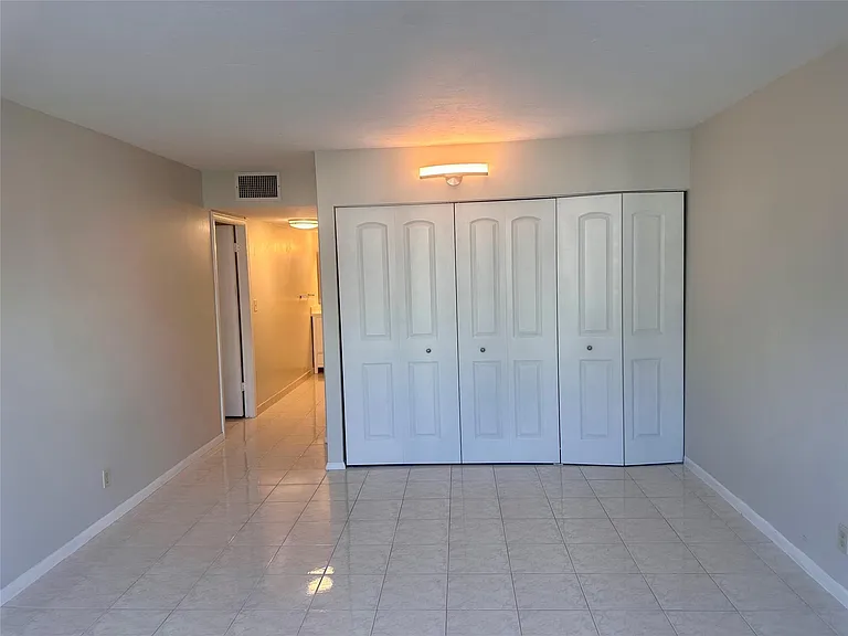 1149 Hillsboro Mile #309 — Photo 18