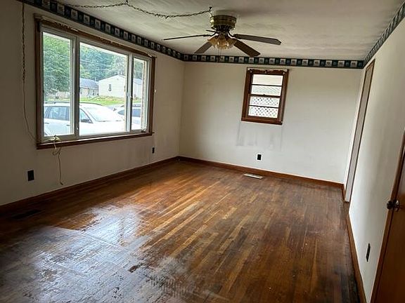 3rd image of 209 McFarland Dr