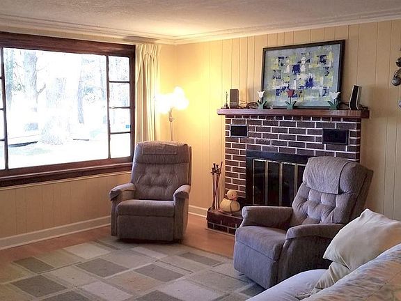 5th image of 816 W Intermediate Lake Dr