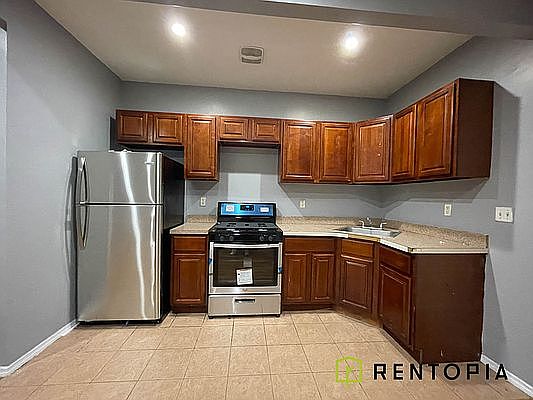 4th image of 101 Truxton St #5