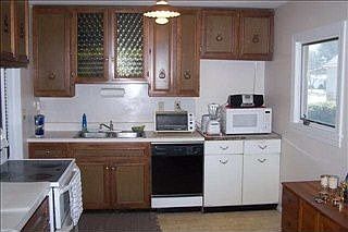 3rd image of 8 Salem Dr