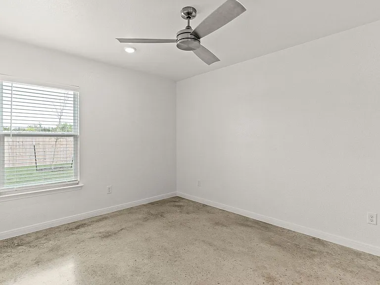 906 Wax Myrtle Ct — Photo 4