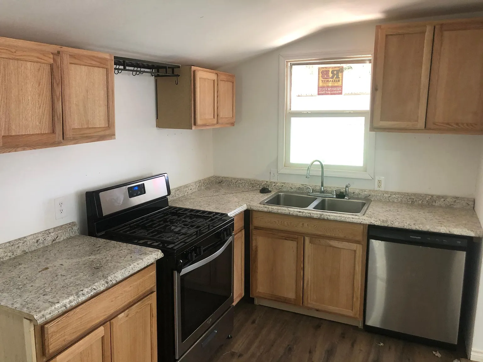 1218 E Bryan Ave — Photo 2