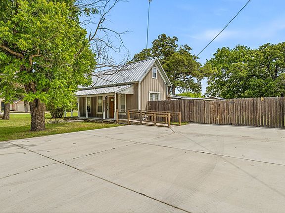 4th image of 307 N Oak Ln