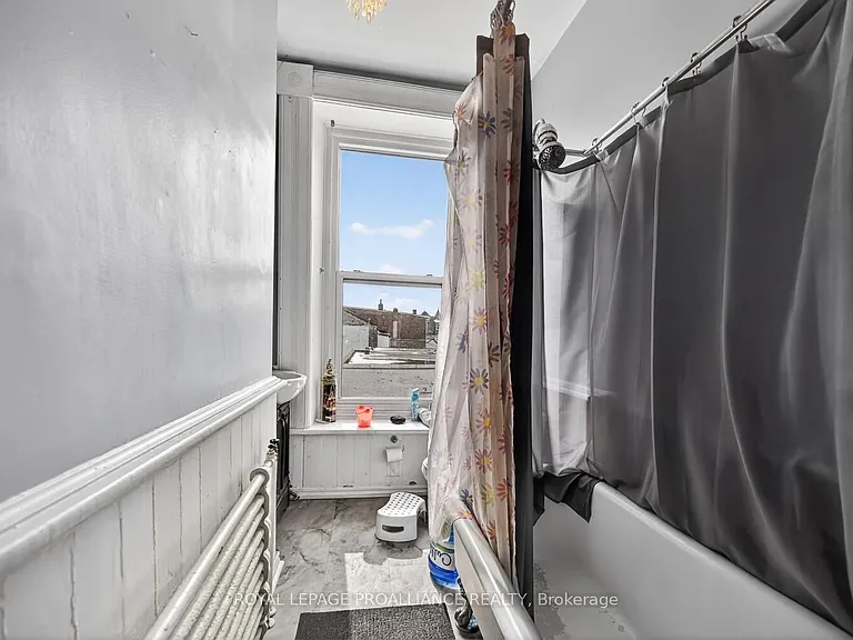 2 King St E #42 — Photo 9