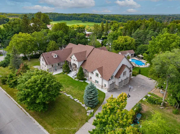 2 Kingswood Dr, King, ON L7B 1K8