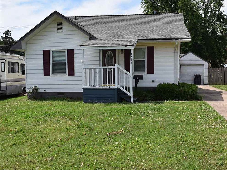 1st image of 1621 E Randolph Ave