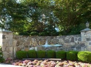 215 Highridge Ct, Peekskill, NY 10566
