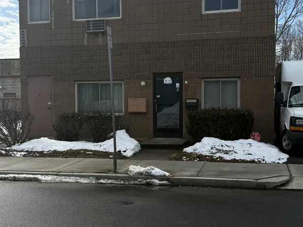 12A Hammond St #A, Waltham, MA 02451