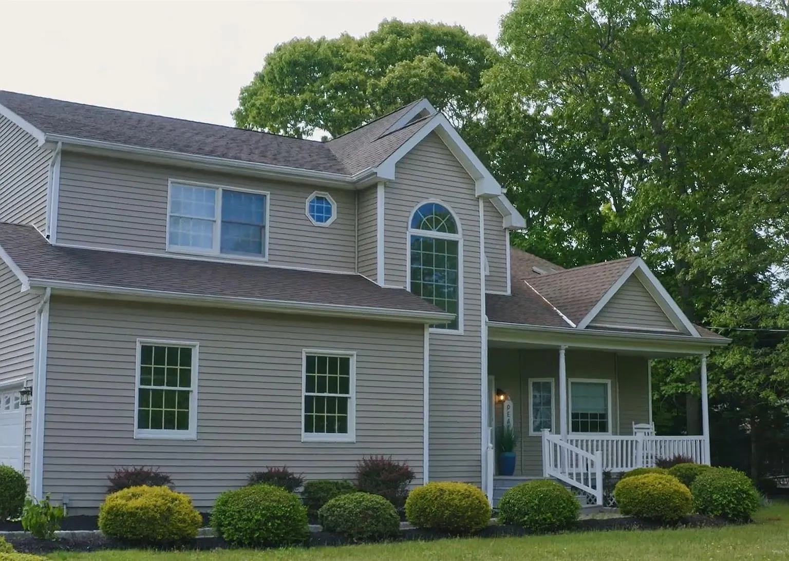 4 bed, 2.5 bath, 3000 sqft, $15,000 — Photo 2
