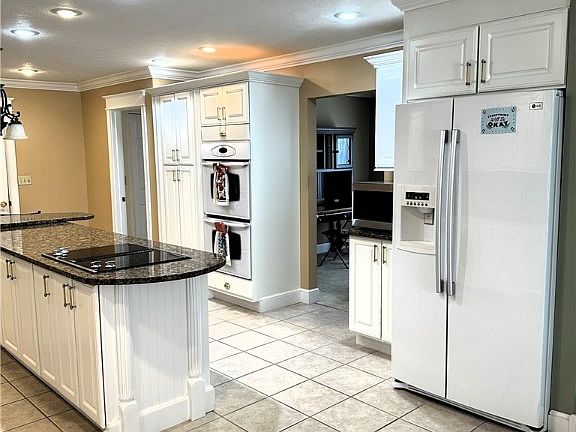 4th image of 10587 Eastview Ave