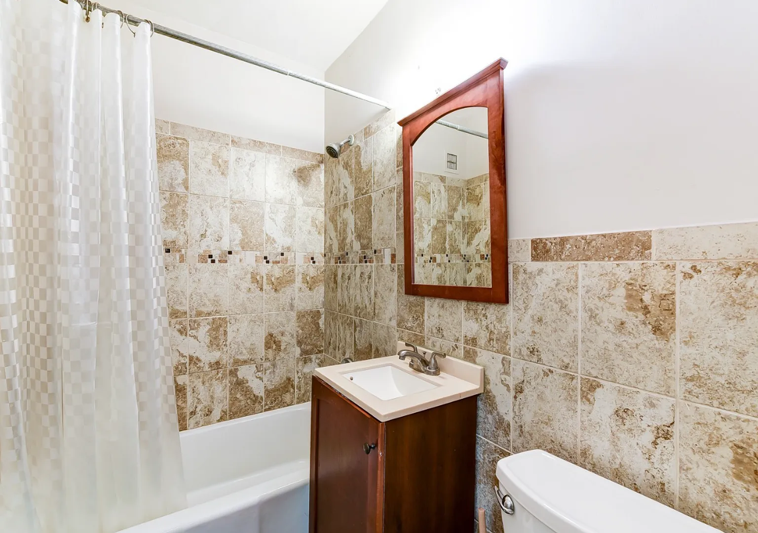 Newly Renovated Top Floor Studio At River Place East! — Photo 4
