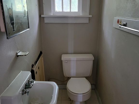 5th image of 510 E Archer Ave