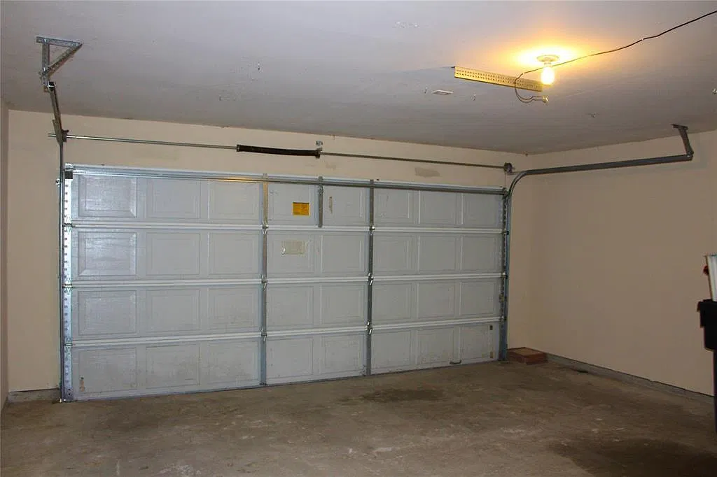 3 bed, 2.0 bath, 1123 sqft, $1,595 — Photo 2