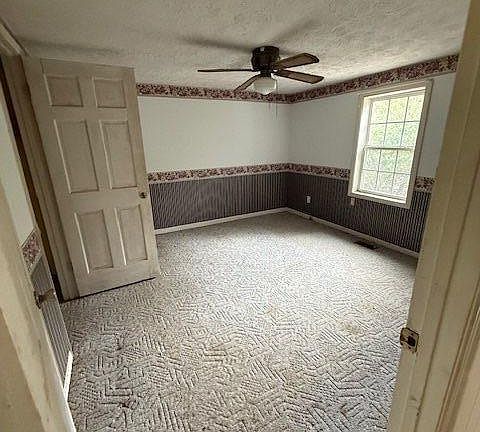 3rd image of 394 Smith Rd