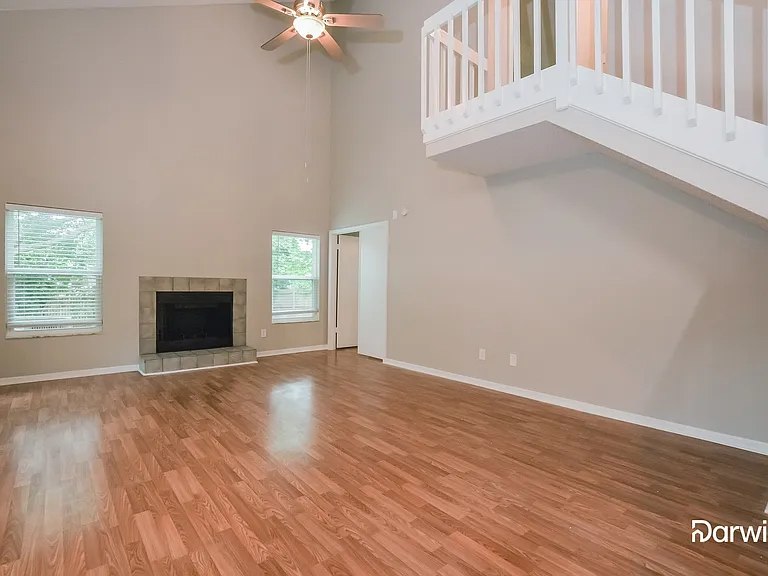 1034 Manigan Ave — Photo 5