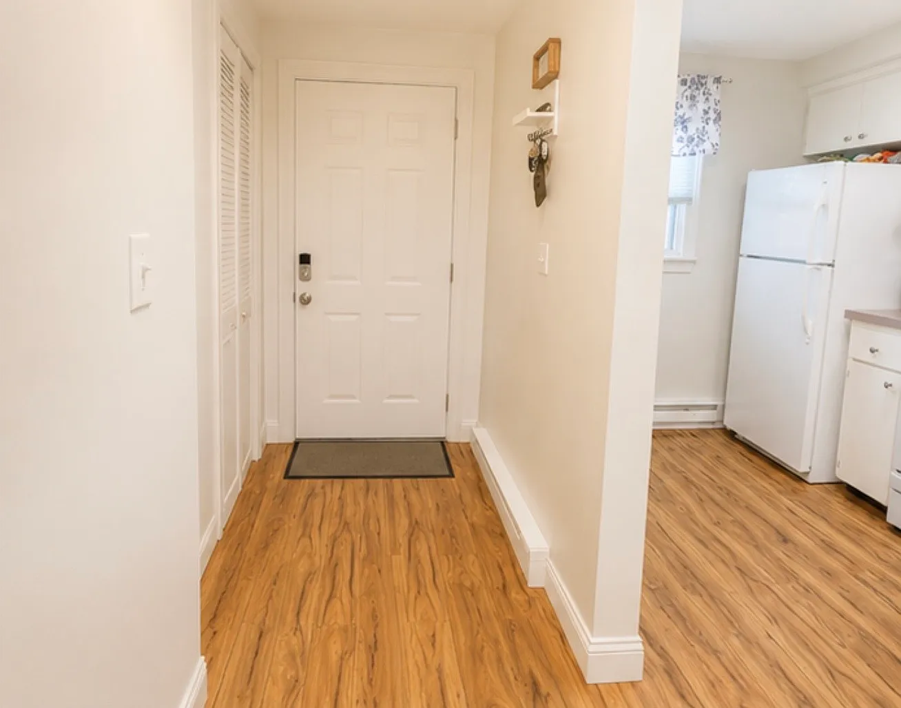 2 bed, 924 sqft, $2,400 — Photo 3
