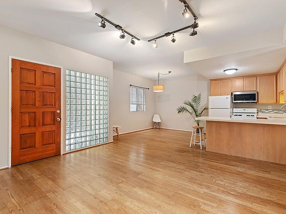 Living/dining/kitchen