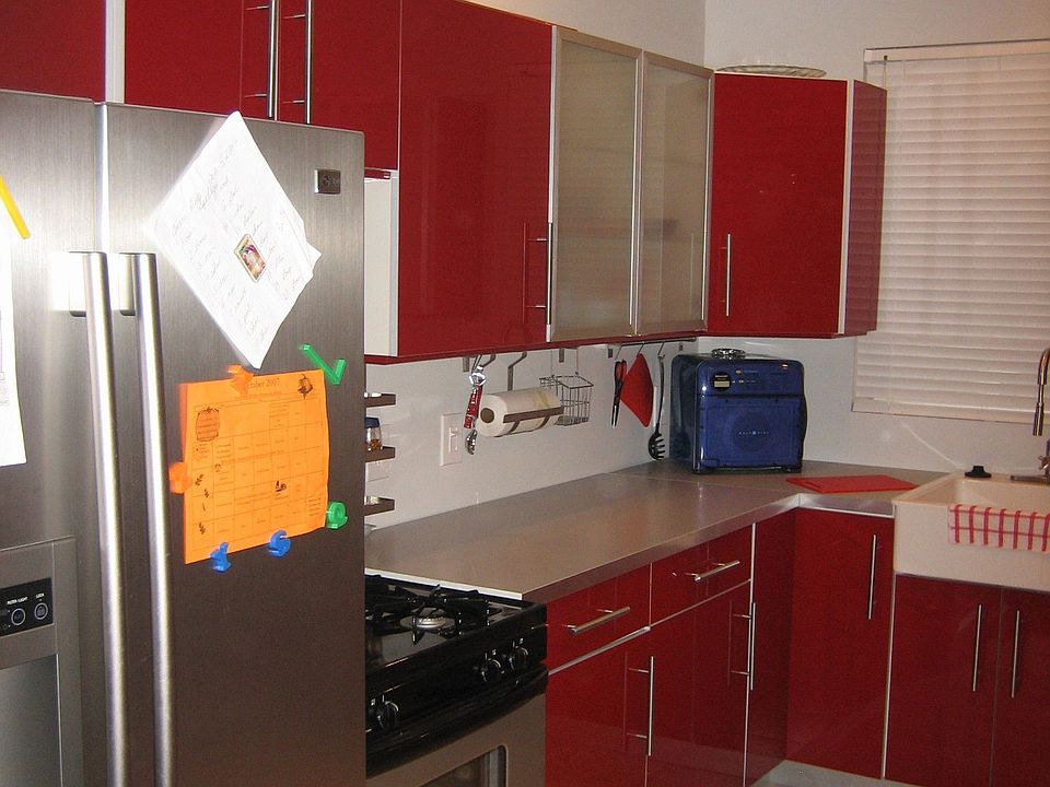 2nd image of 604 N Robinson St