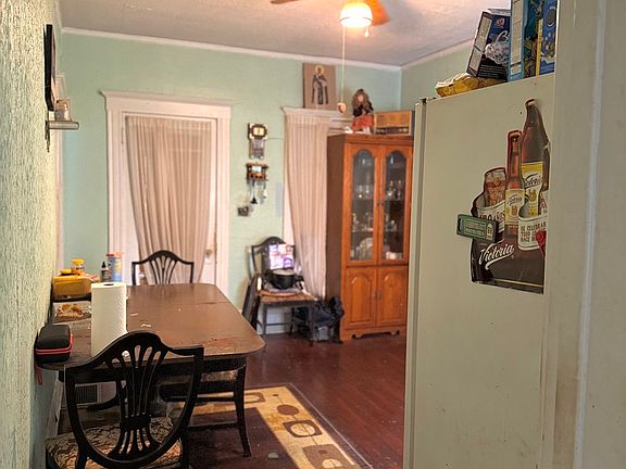 5th image of 213 N 1st St