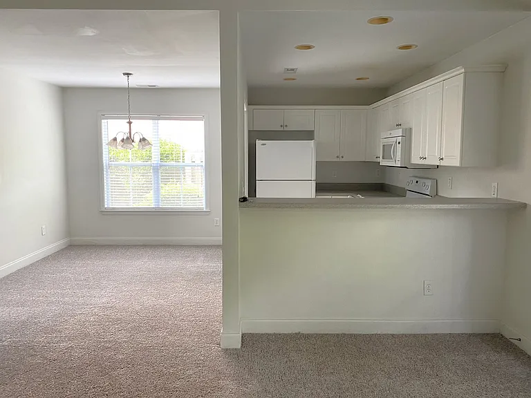 129 S Palm Dr — Photo 7